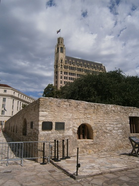 Building behind Alamo